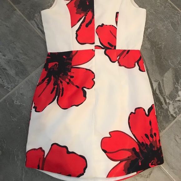 White and red floral dress. - Picture 2 of 4